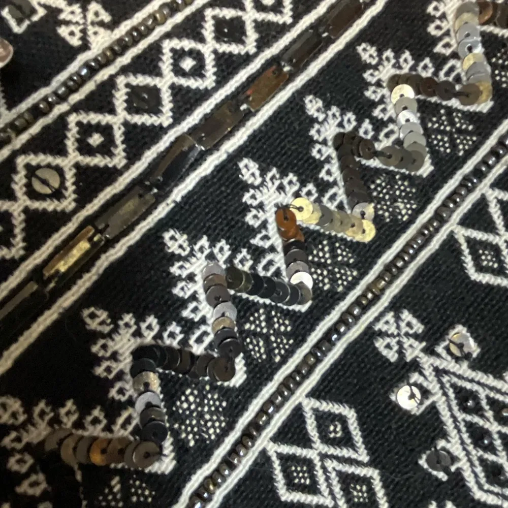 Atmosphere Black and White Geometric Mini Skirt - Image 3