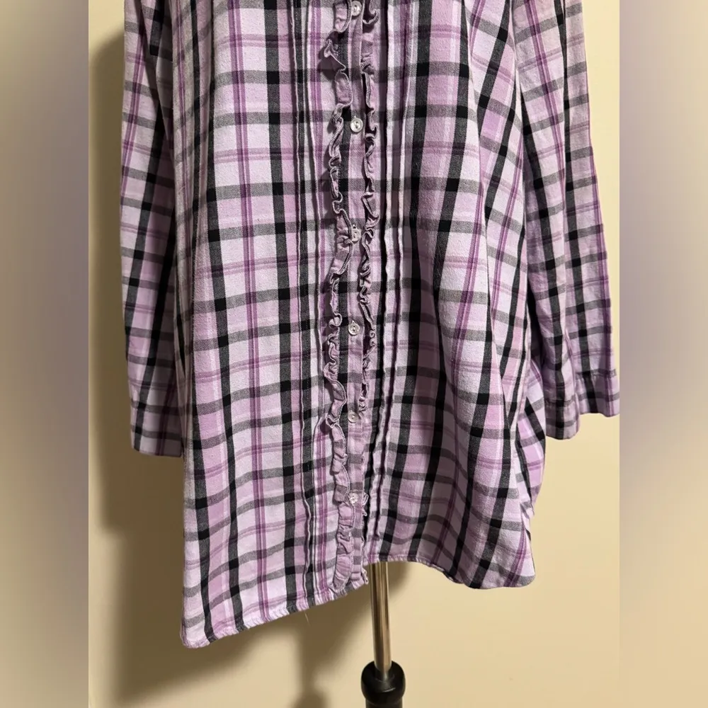EUC Betsey Johnson Intimates Purple & Black Ruffle Button Down size large - Image 4