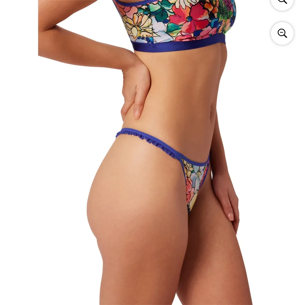 NWT Parade Floral Print Scoop Bralette and Ruffle Thong Set Size Small Blue - Image 3