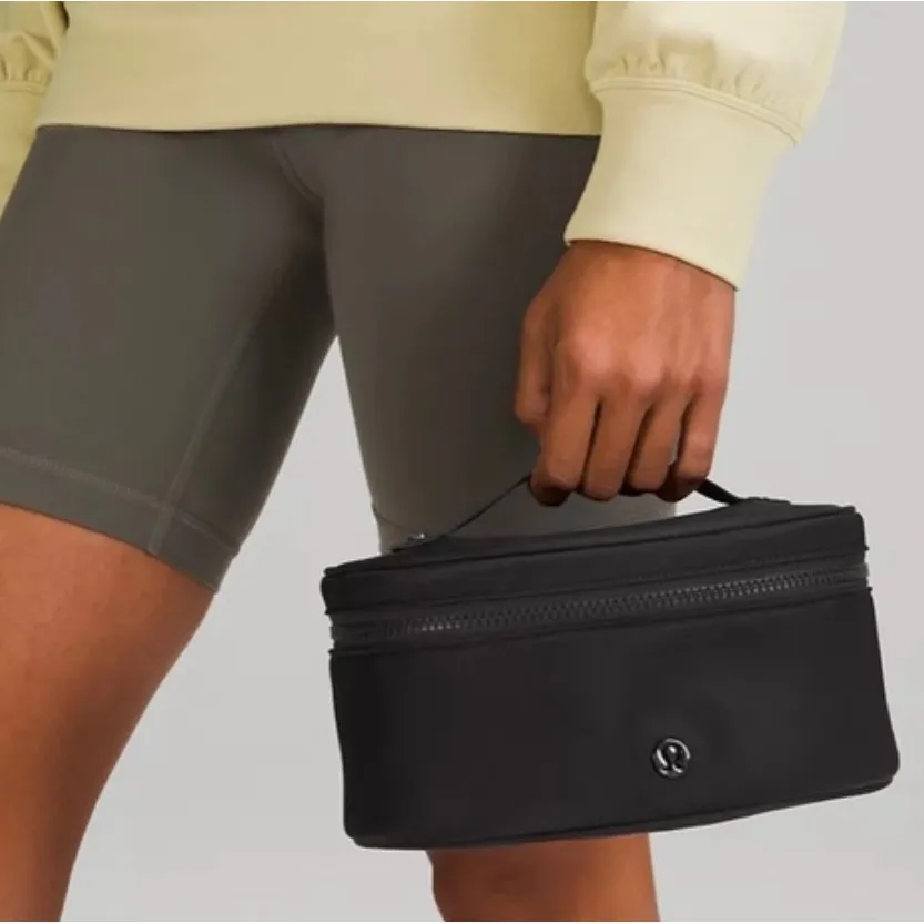 Lululemon Oval Top-Access kit Vol 3.5L in Black - Image 2