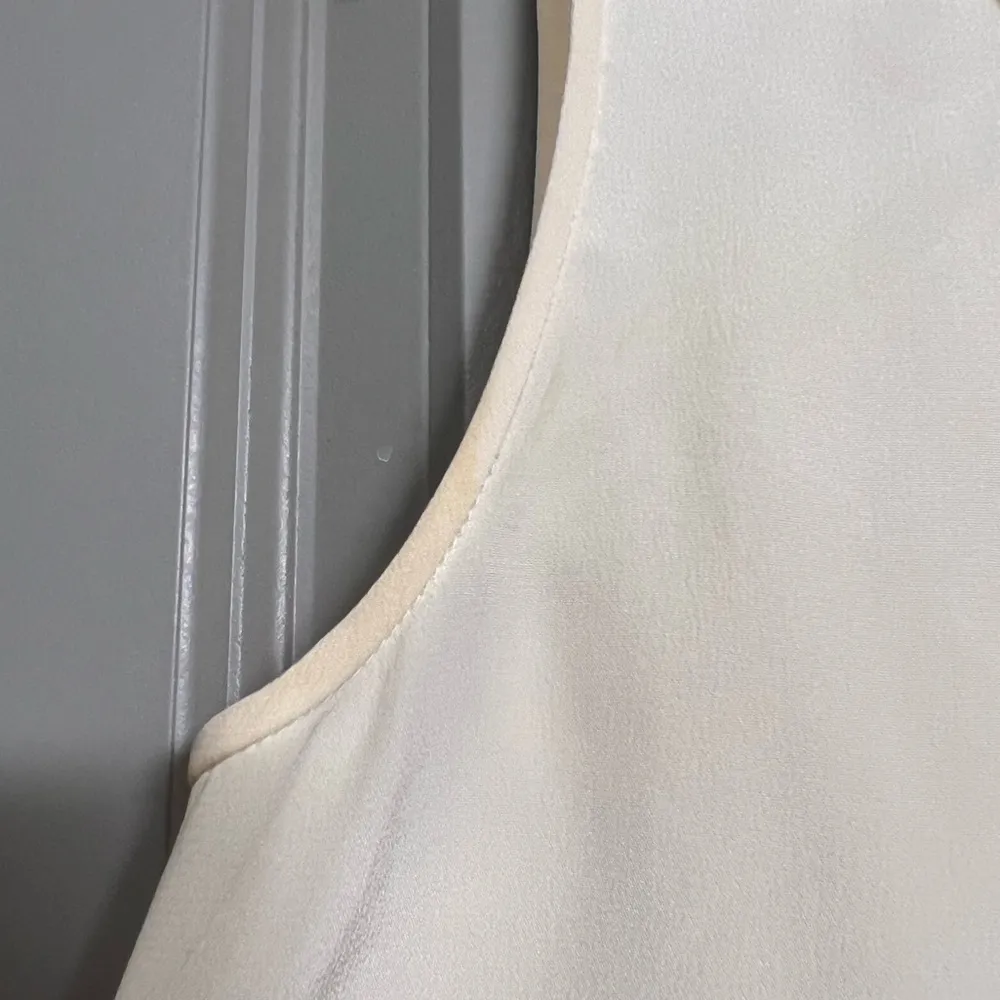 Cream Kate Spade Sleeveless Silk Blouse with Ruffle Collar GUC - Image 4