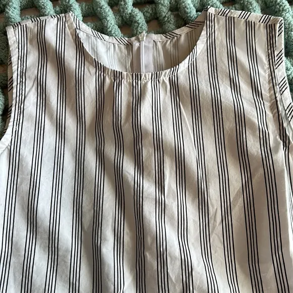 Sleeveless Top Size M - Image 2