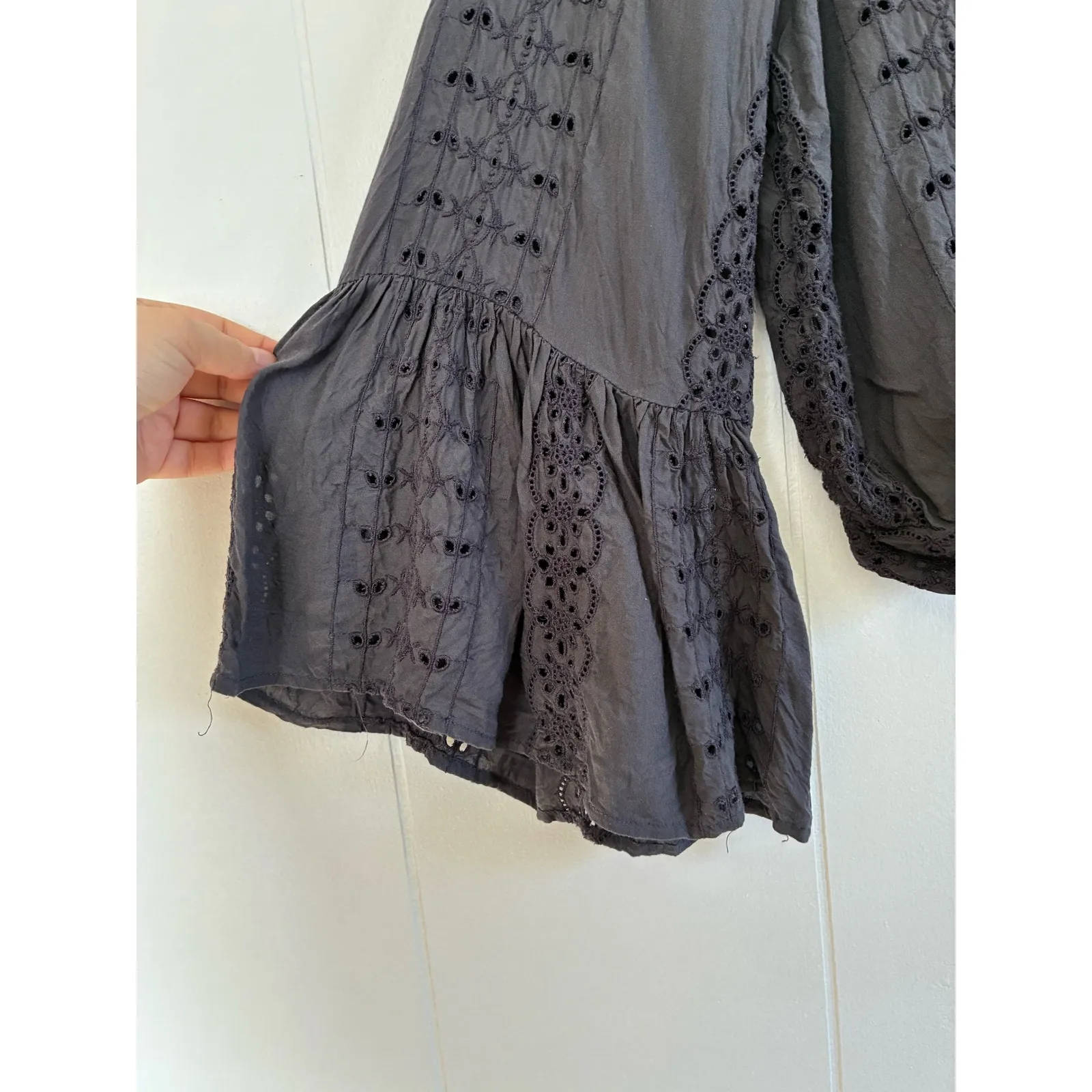 American Eagle Outfitters Black Eyelet Lace Wrap Bell Sleeve Blouse Top S - Image 3