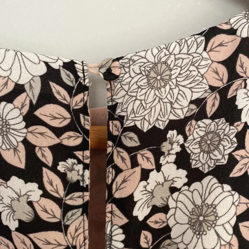 Belle Vere Size 4 Sleeveless Floral Dress - Image 6