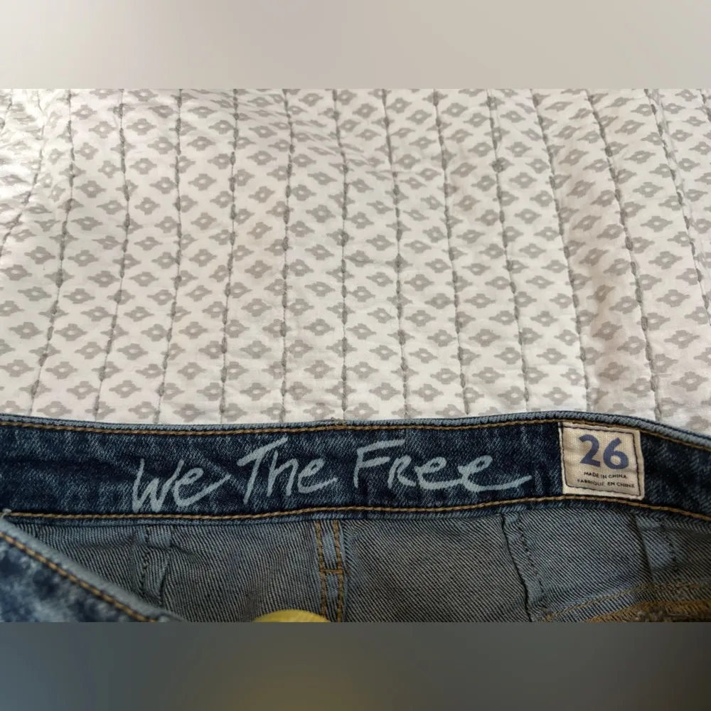 Free People  Avery‎ Button Fly Bermuda Denim Shorts Size 26 EUC - Image 5