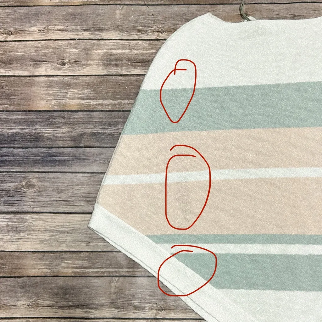 Barefoot Dreams Cozy Chic Ultra Lite Stripe Ocean Breeze Poncho NWT *Staining* - Image 11