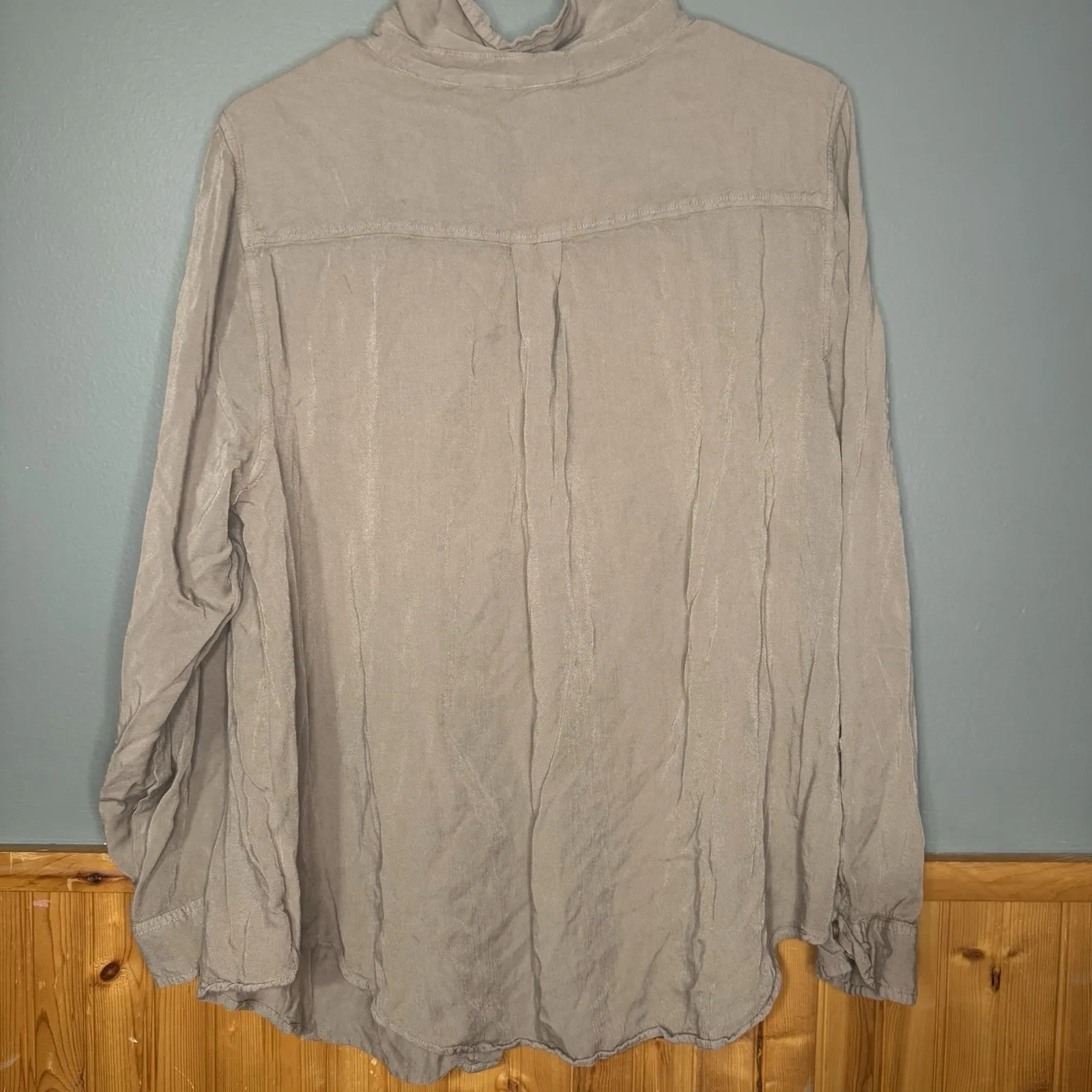 Torrid  Women's Size 1 Button Up Long Sleeve Light Brown Collared Soft - Image 3