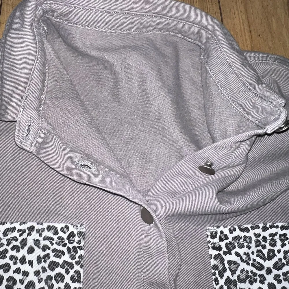 Gray cheetah print jacket Size L - Image 3