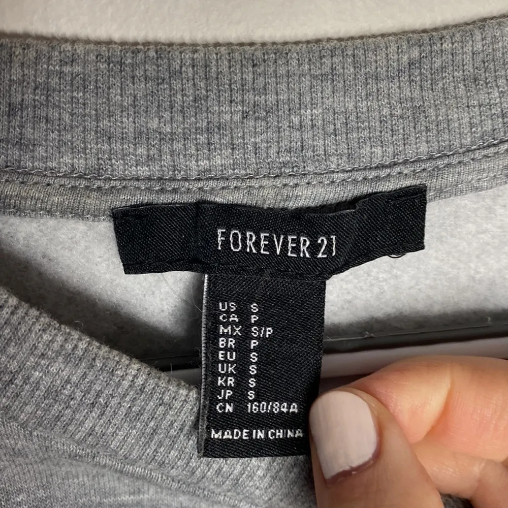 Forever 21 grey fleece lined stitched sweatshirt size S - Image 42