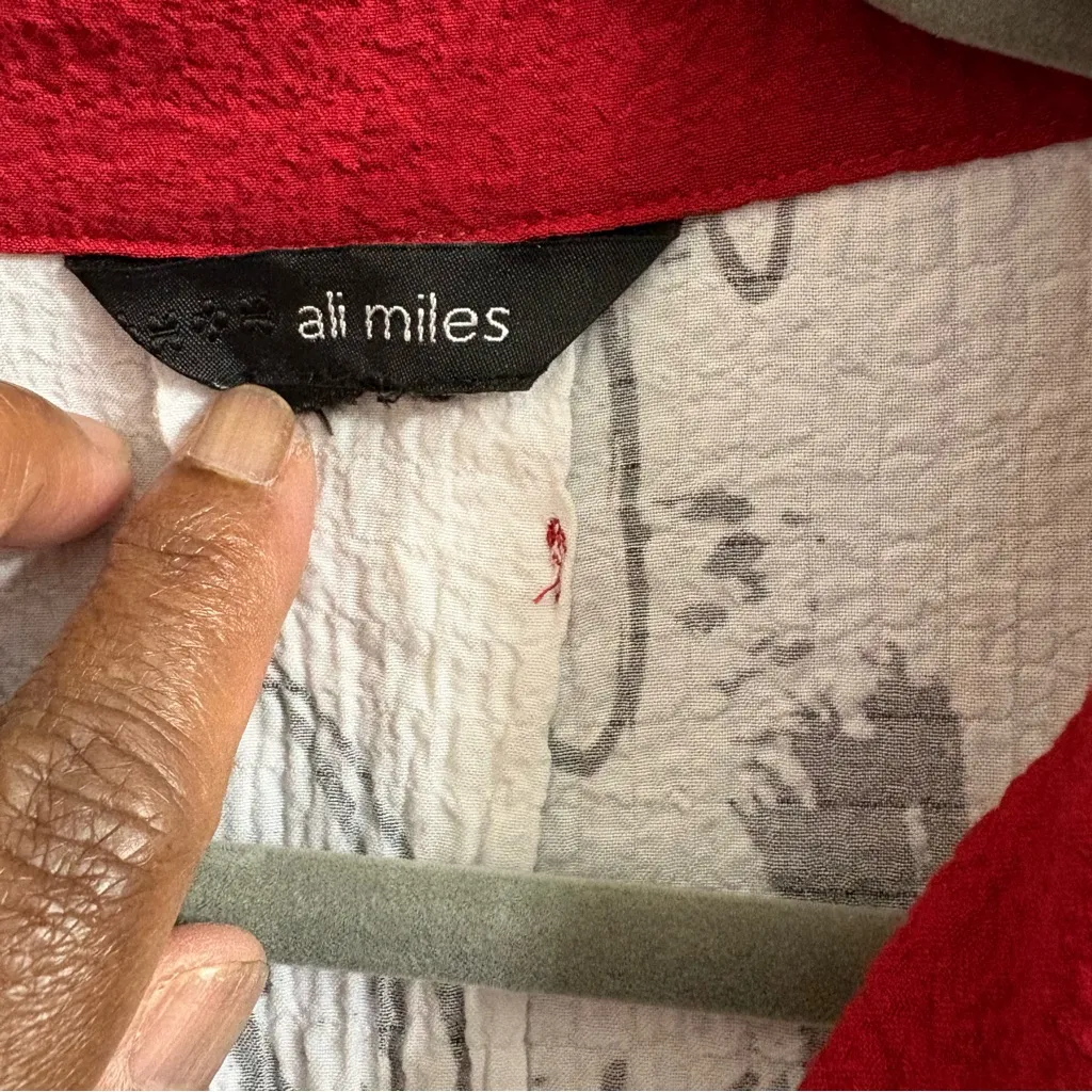 Ali Miles White, Red, and Black Textured Long Sleeve Top Abstract Artsy*READ* White Size undefined - Image 4