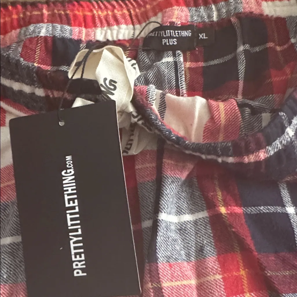 Pretty Little Liars Thing Plaid Shorts Size xl - Image 4