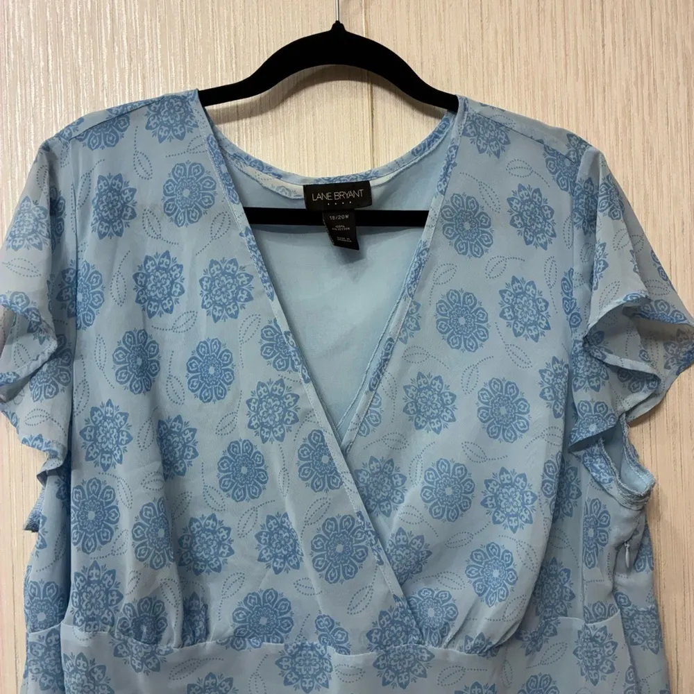 Trendy Lane Bryant Plus Size 2X Blue Boho Floral Print Empire Waist V-Neck Top - Image 5