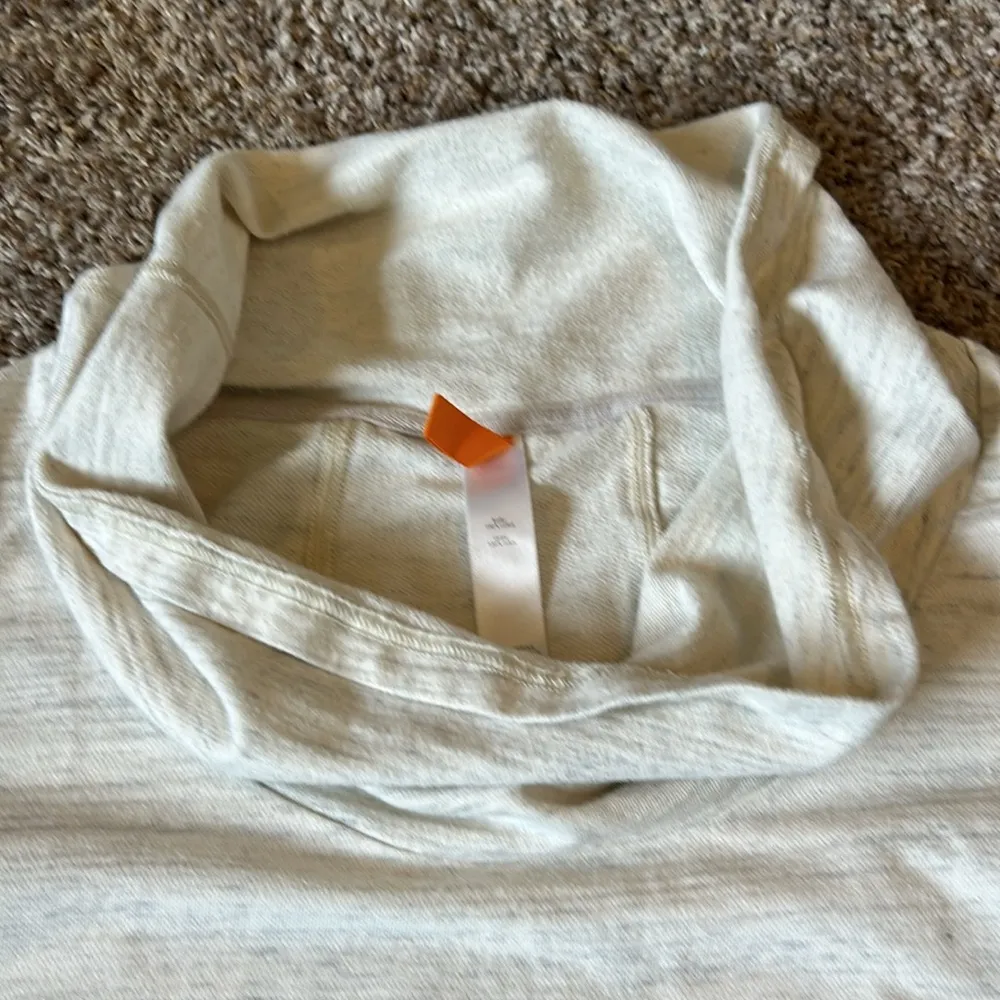 Lucy Women’s Activewear Cream Gray Mock Cowl Neck Sweatshirt Sz Small - Image 3