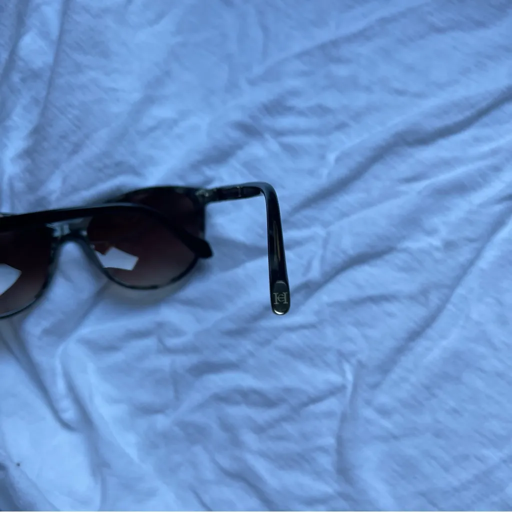 Carolina Herrera Tortoise Shell Sunglasses Sunnies Round Frame - Image 5