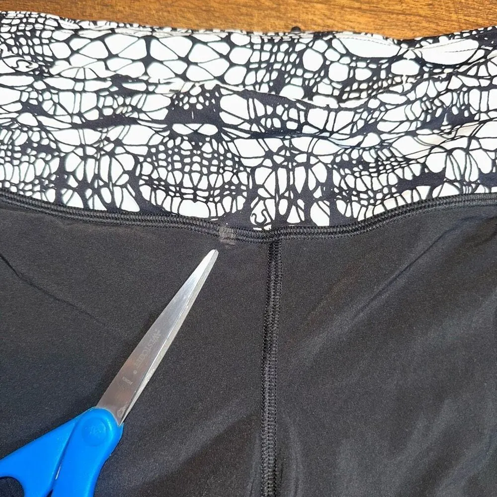 Lululemon  Speed Up Shorts - Image 4