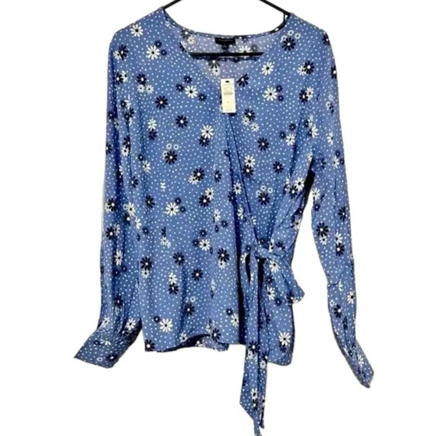 TALBOTS Flowers & Dots Poet Sleeve
Wrap Top Size L New with Tag MSRP $89 - Image 4
