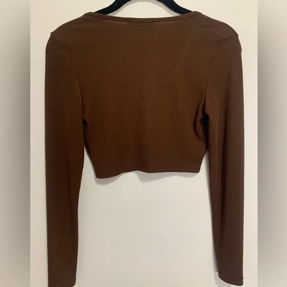 Women’s Low Cut Crop Top. Ribbed. Long sleeve. NWOT. XS - Image 4