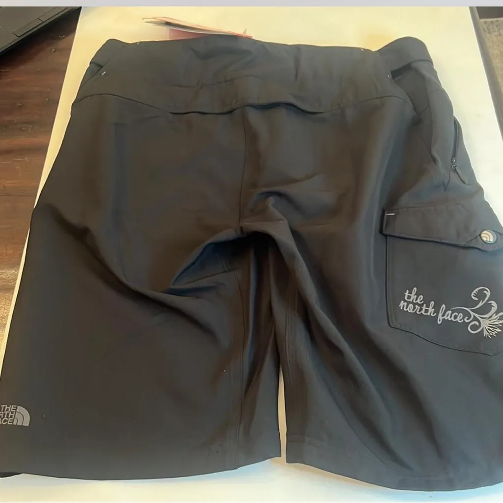 North Face shorts size large dusty short - Image 3