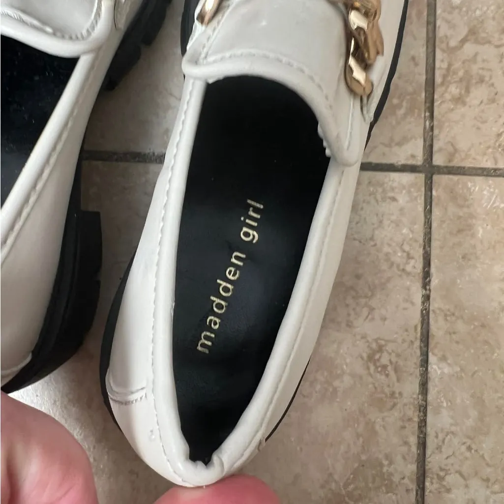 Madden girl Woman Size 6.5 Elegant Cream chunky Loafers with Gold Chain Details - Image 5