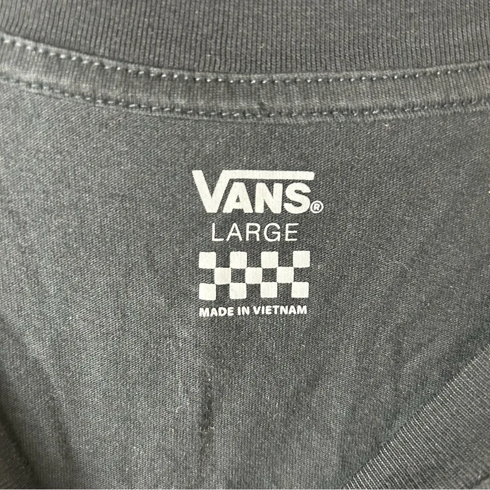 VANS | Long Sleeve Graphic Cropped Top - Image 3
