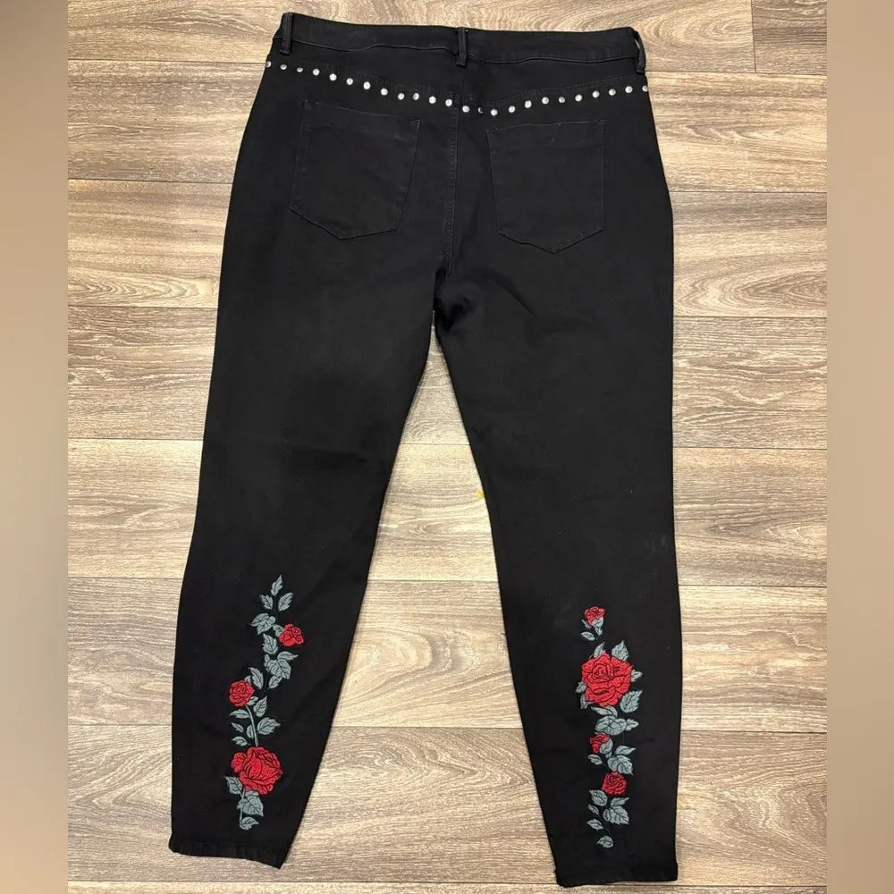 Forever 21 Black Jeans with Red and Green Rose Embroidery Studded Size 18 - Image 2