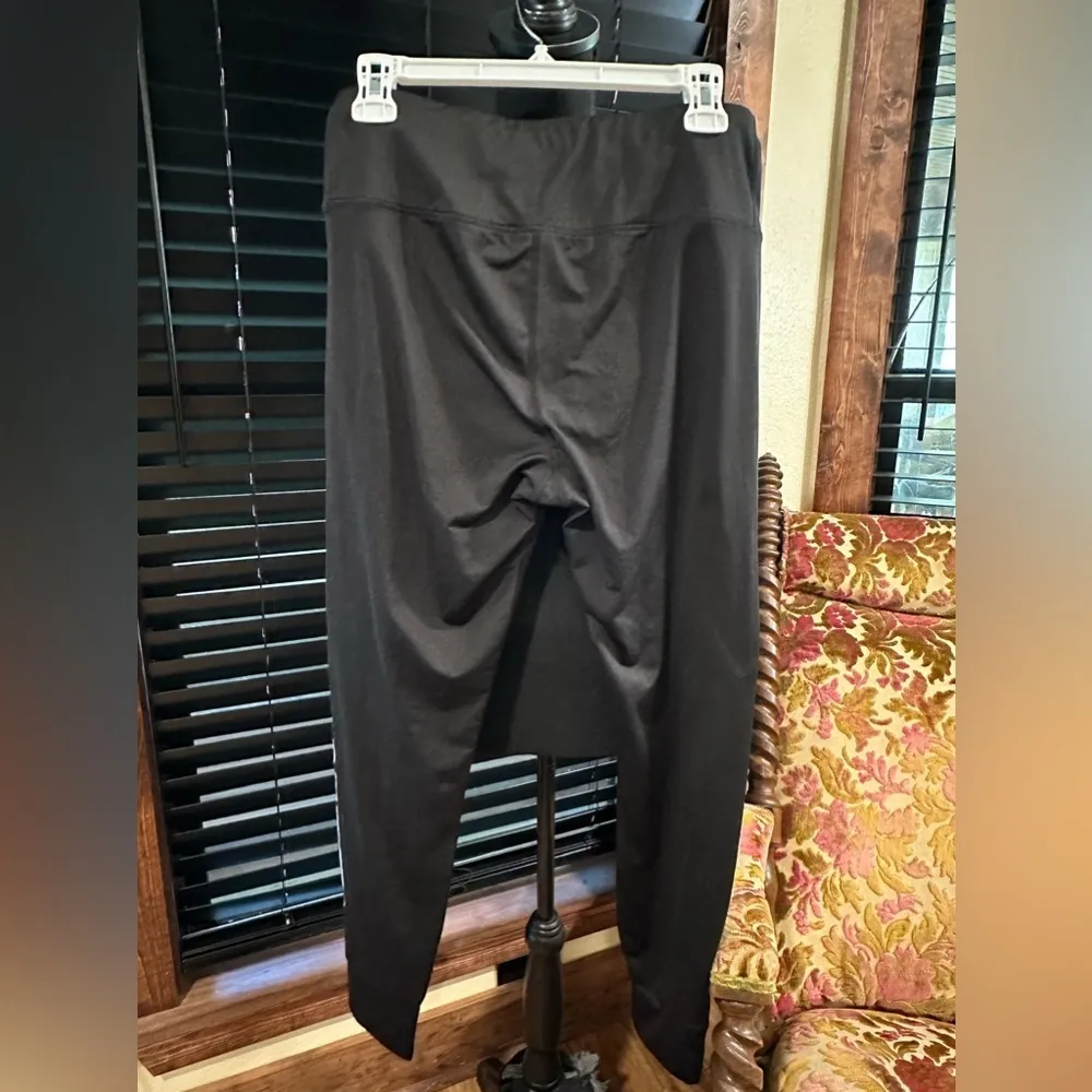 EUC Bebe sport leggings for women size Large black graphic name left leg - Image 3