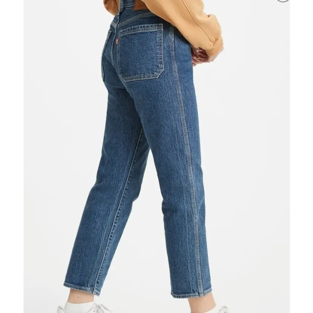 LEVI’S premium wedgie straight cropped jeans size 24x26 - Image 6