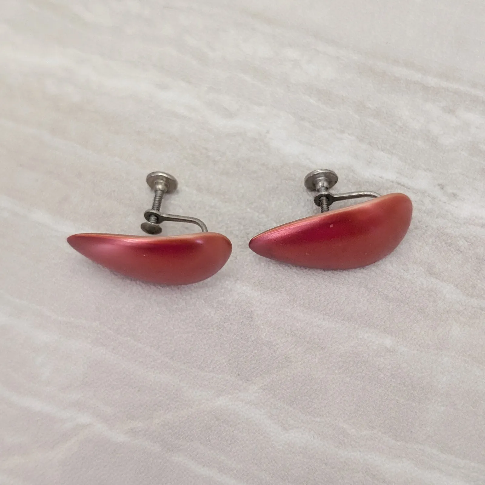Vintage Screw Back Earrings Dark Burnt Orange Retro Curved Teardrop Shape - Image 6