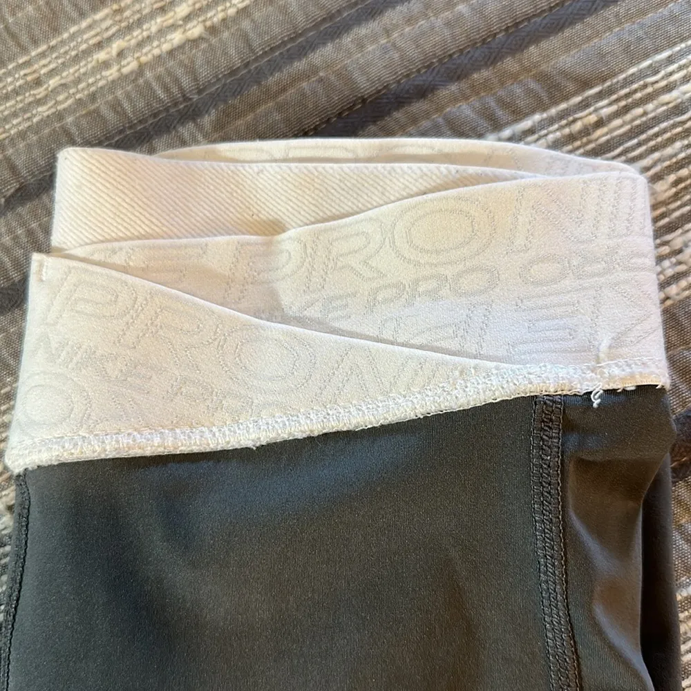 Nike Pro Dri-Fit Gray White Leggings Activewear Gym Size Small EUC #4515 - Image 3