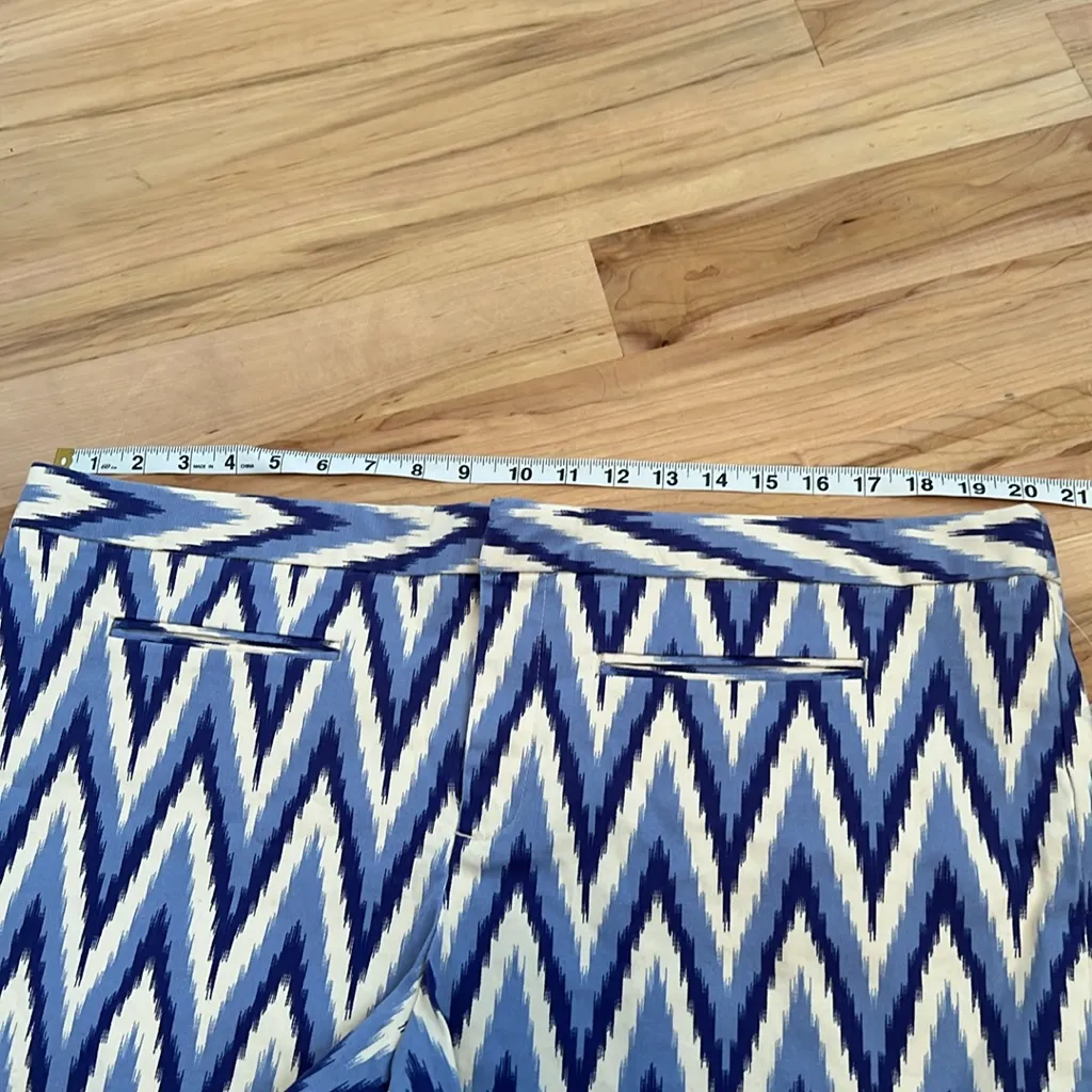 GAP Blue and White Aztec Print 4” Shorts - NWT - Image 9