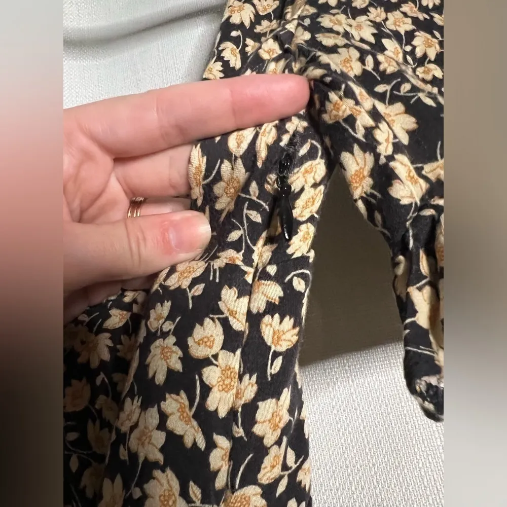 Urban Outfitters Tea Time Black and Yellow Floral Plunging Romper XS - Image 10