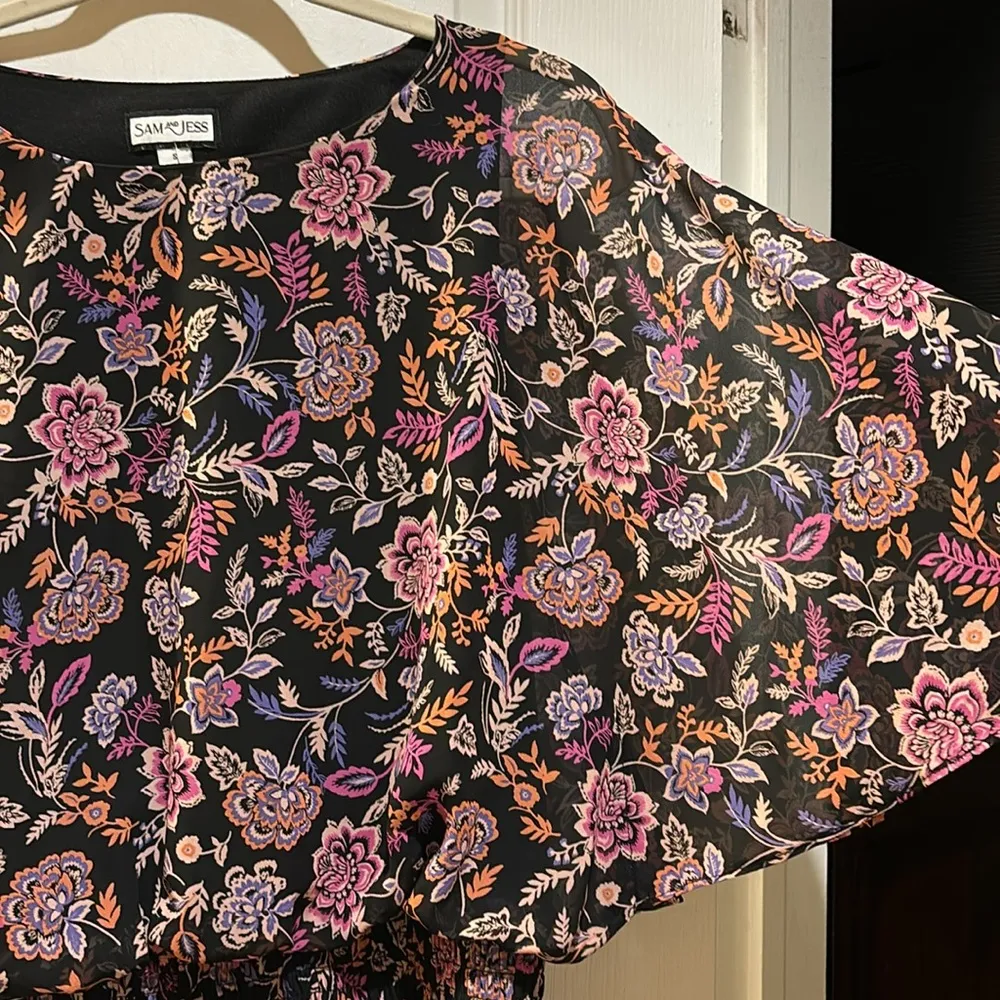 SAME AND JESS…BLACK AND PINK ORANGE AND PURPLE FLORAL BLOUSE SHEER OVERLAY LINED Black - Image 4