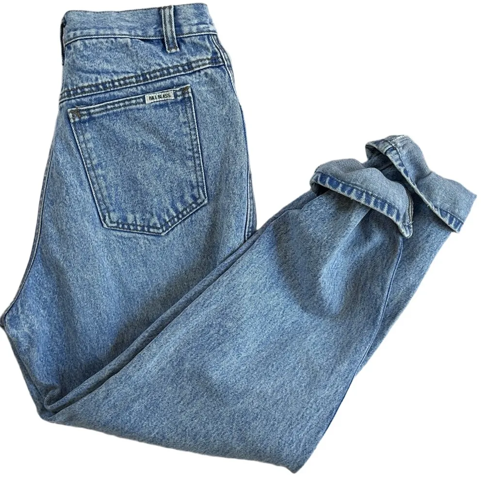 Vintage 80’s 90’s relaxed fit, high-waisted, tapered leg, light wash mom jean - Image 4