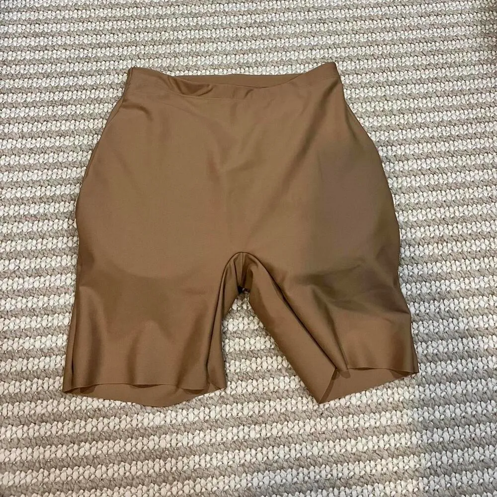 SKIMS  Body BUTT ENHANCING PADDED SHORT - Image 2