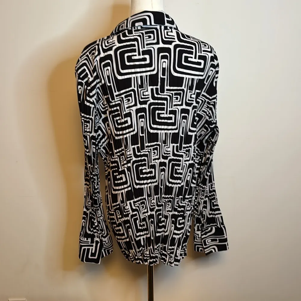 Lane Bryant black-and-white design long sleeve collared shirt size 18/20 - Image 2