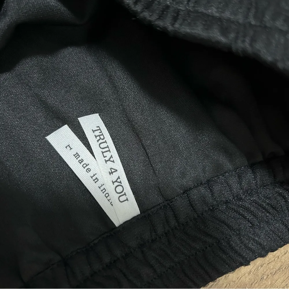 Truly 4 You Women's Casual Black Pleated Tulle Skirt NWOT Size L - Image 2