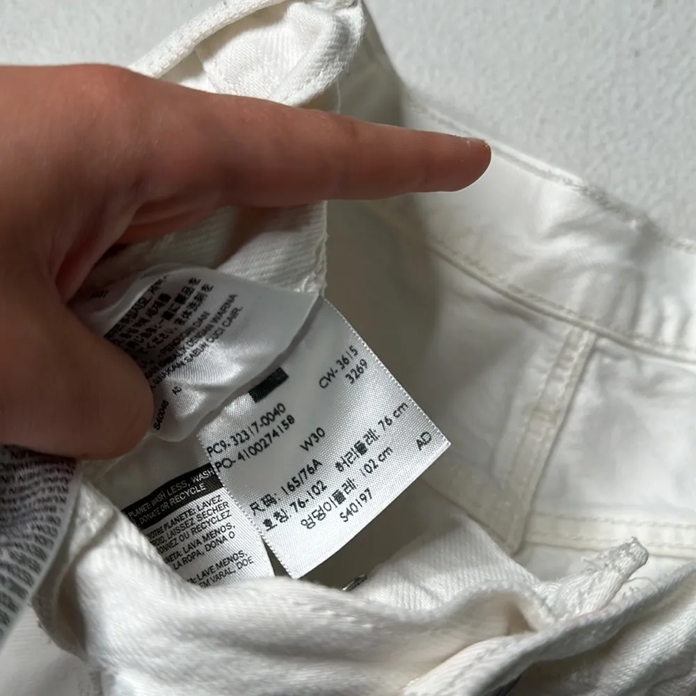 Levi’s 501 Women’s Jean Shorts in White - Image 6