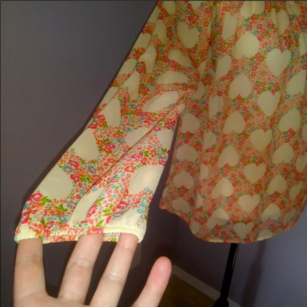 Forever 21  beige floral heart long sleeve dress shirt - Image 5