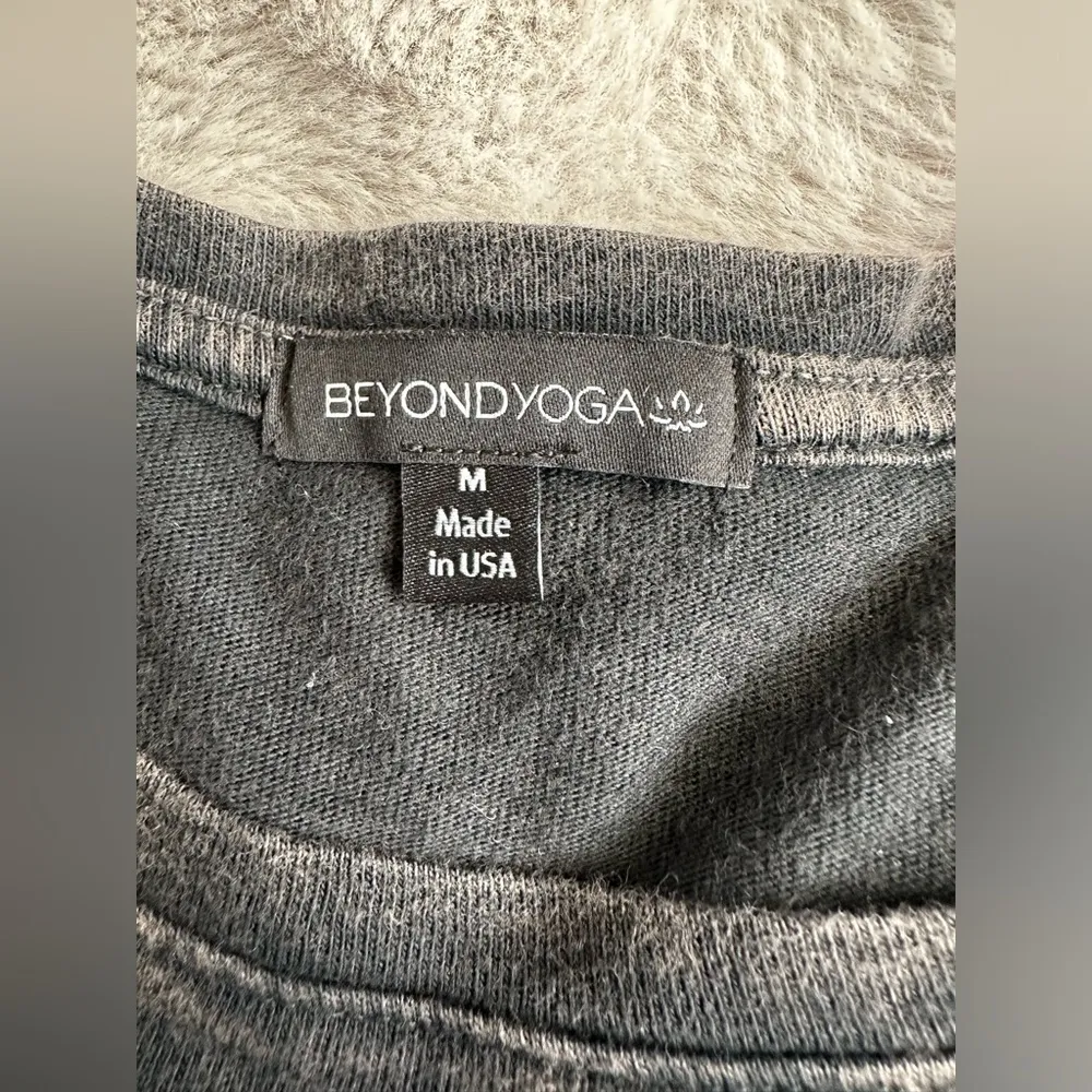 NWT Beyond Yoga Sweat Boyfriend Tee Washed Black size medium - Image 4