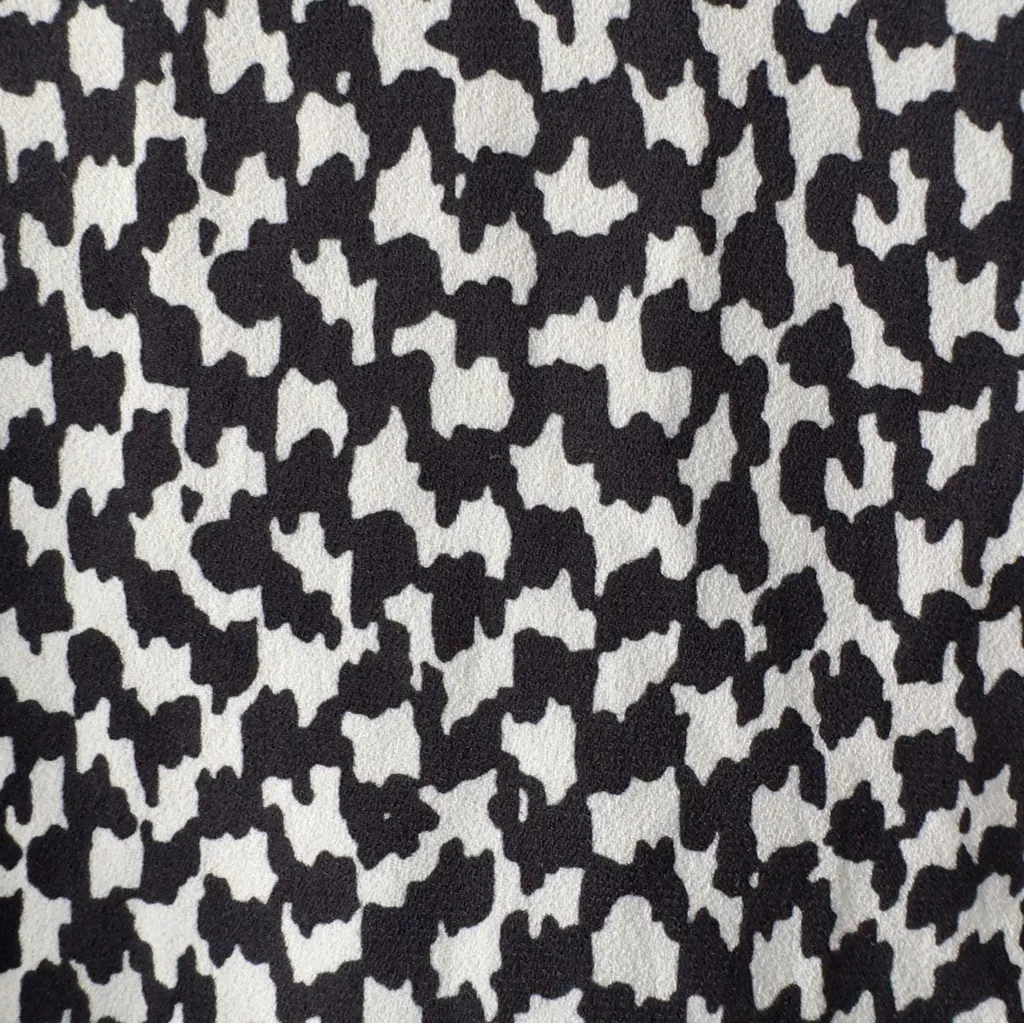 Theory Long Sleeve Button Down Stylish Black and White Top Petterned Collared M - Image 7