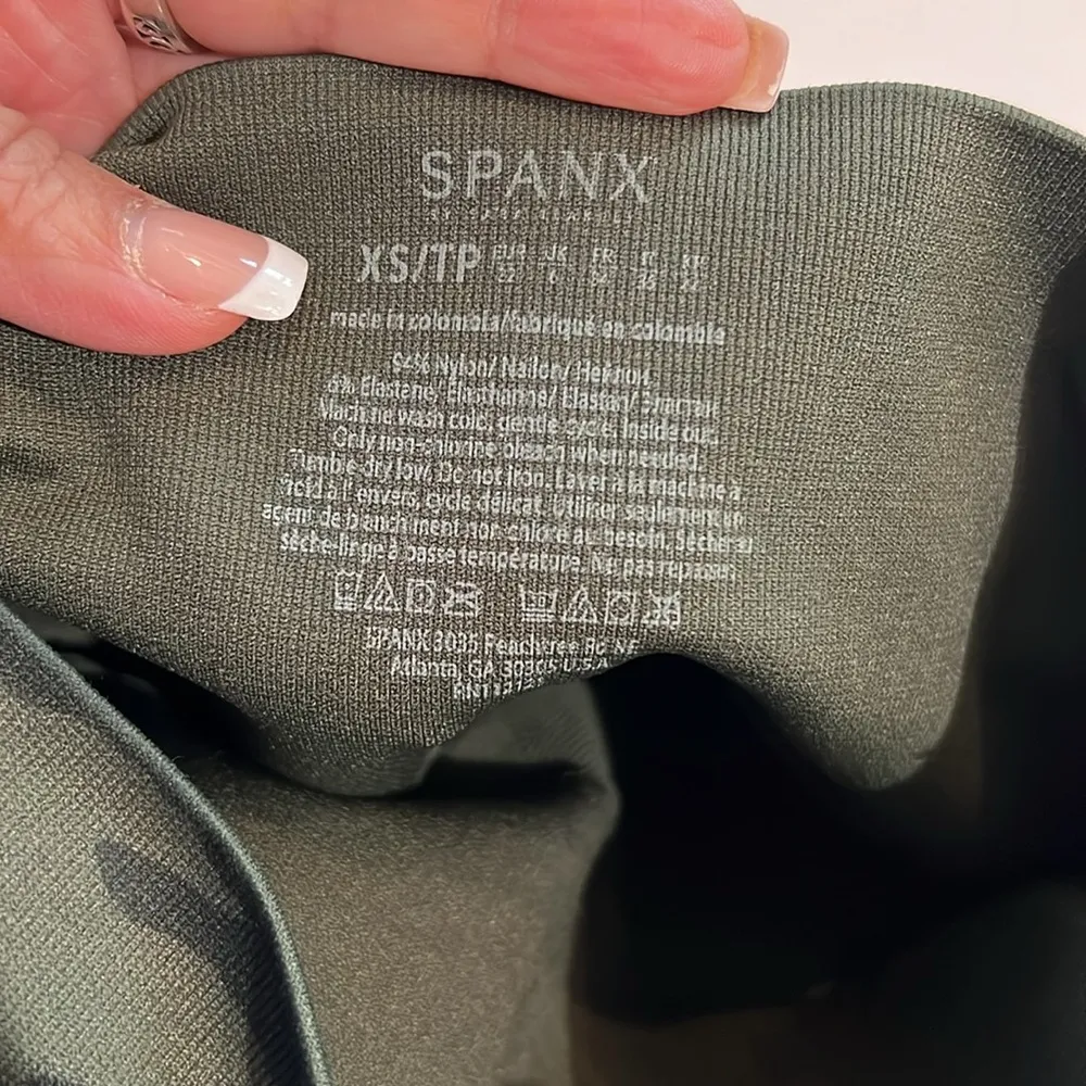 Spanx seamless camo leggings women’s size extra small - Image 8