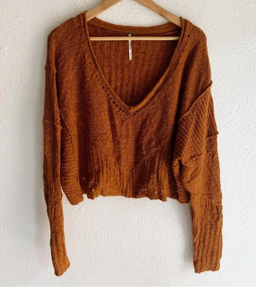 Free People Seashell Myrrh Knit Distressed Cropped Sweater Sz Medium - Image 4