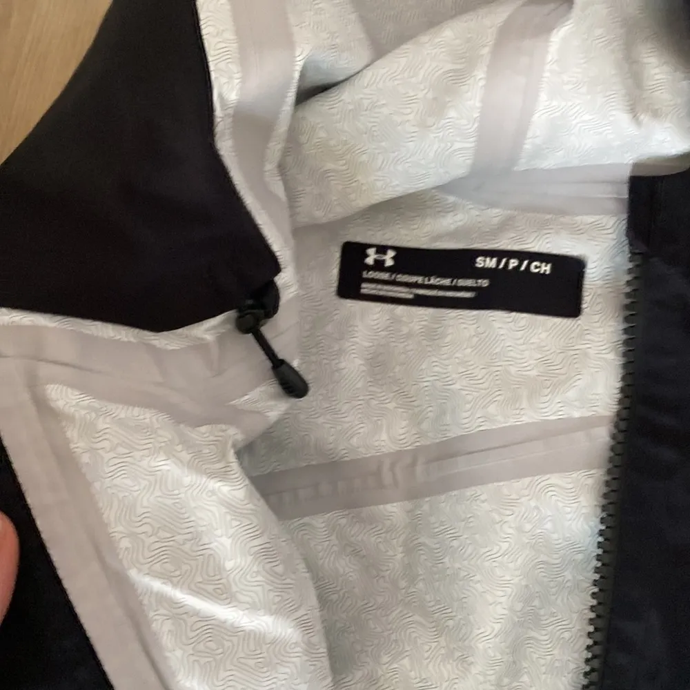 Official IMG Academy lightweight rain gear/ raincoat with zip up side pockets - Image 2