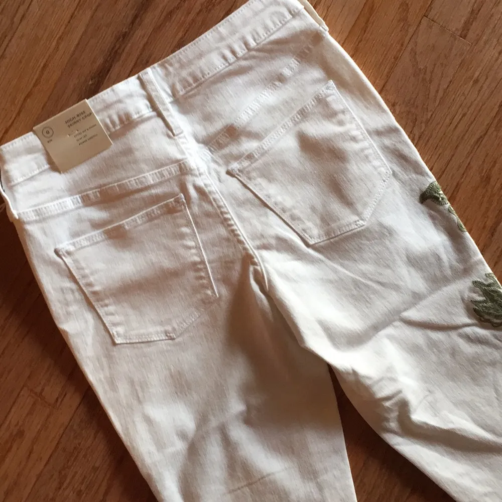 Universal Threads  skinny crop. Size 0 - Image 7