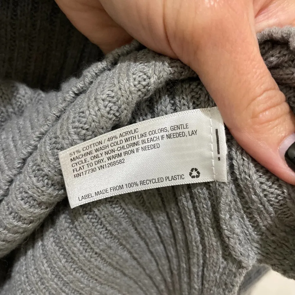 Wild Fable Gray V-Neck Ribbed Long Sleeve Cropped Sweater - Image 5