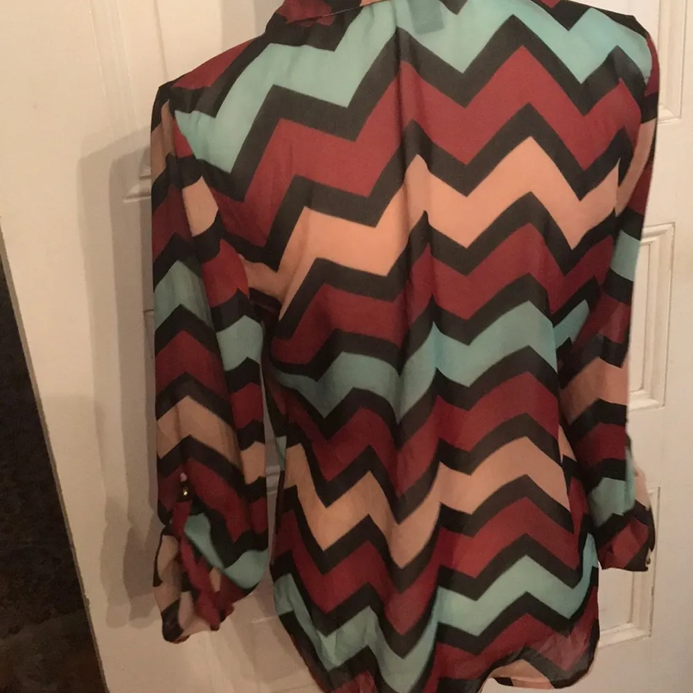 Charlotte Russe Chevron Top B1 - Image 5