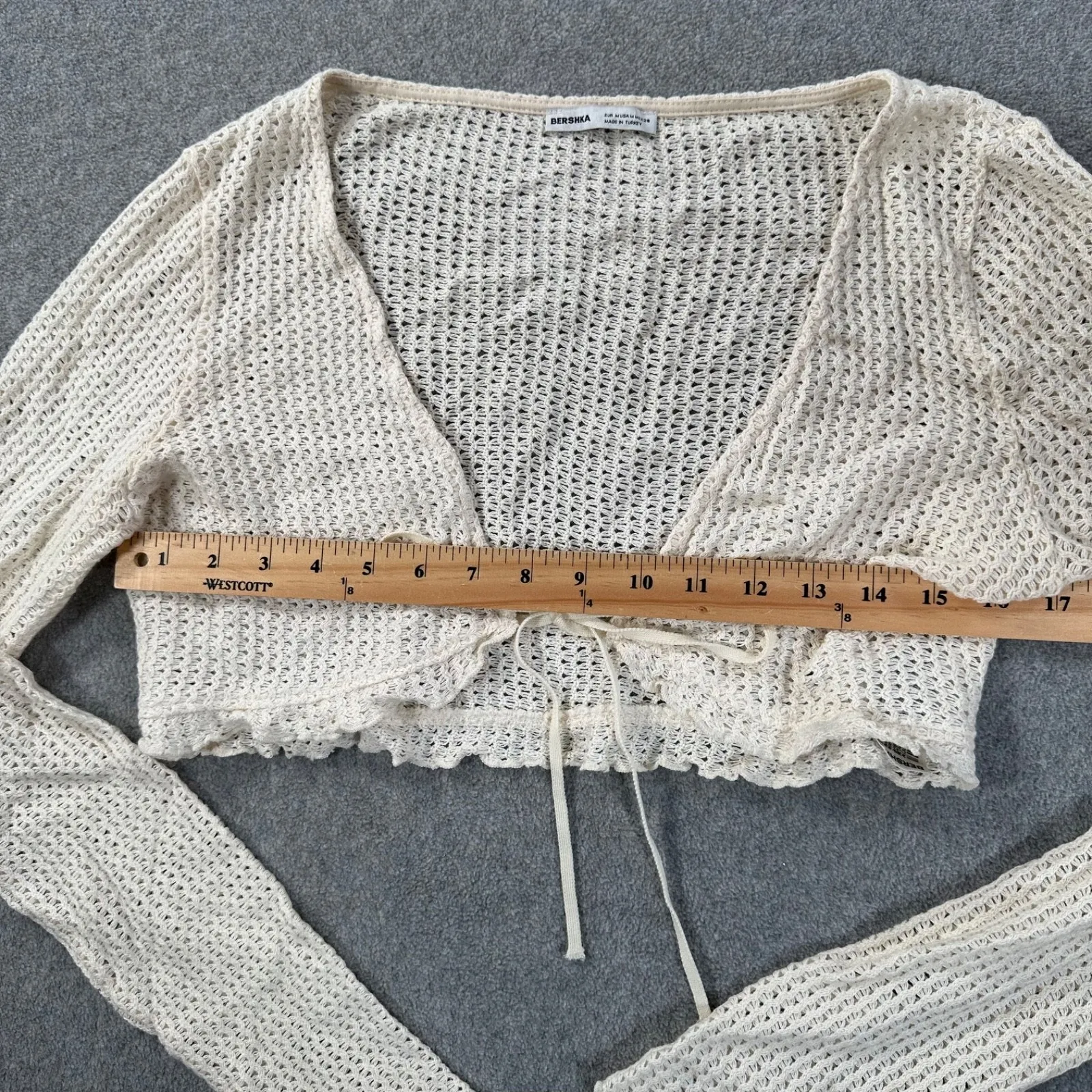 Bershka Crochet Knit Cropped Tie Front Top Size Medium Beige Boho Ruffle Hem - Image 6