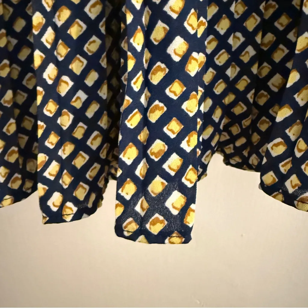 Banana Republic Women's 6Petite Navy and Yellow Patterned Women's Skirt NWT - Image 3