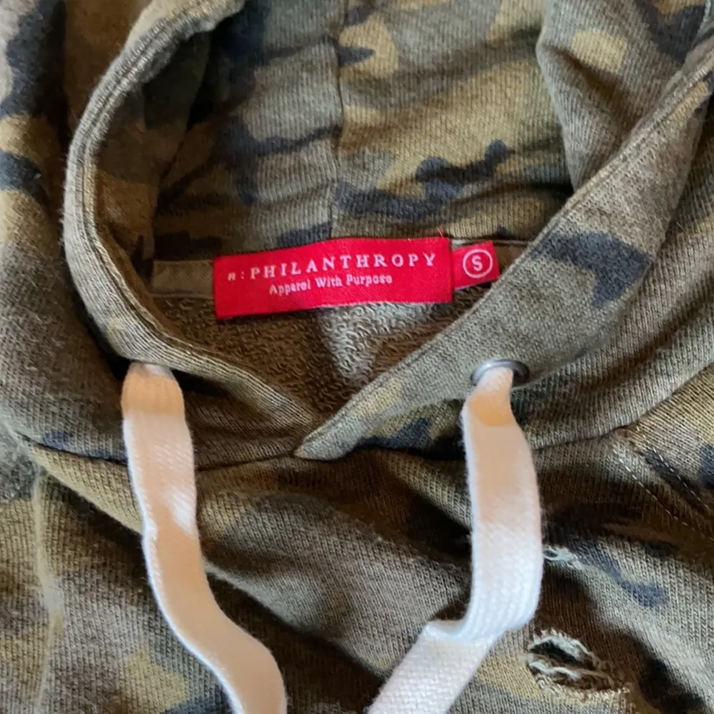 N: Philanthropy Gamble Distressed Hoodie in Olive Camouflage Size Small - Image 7