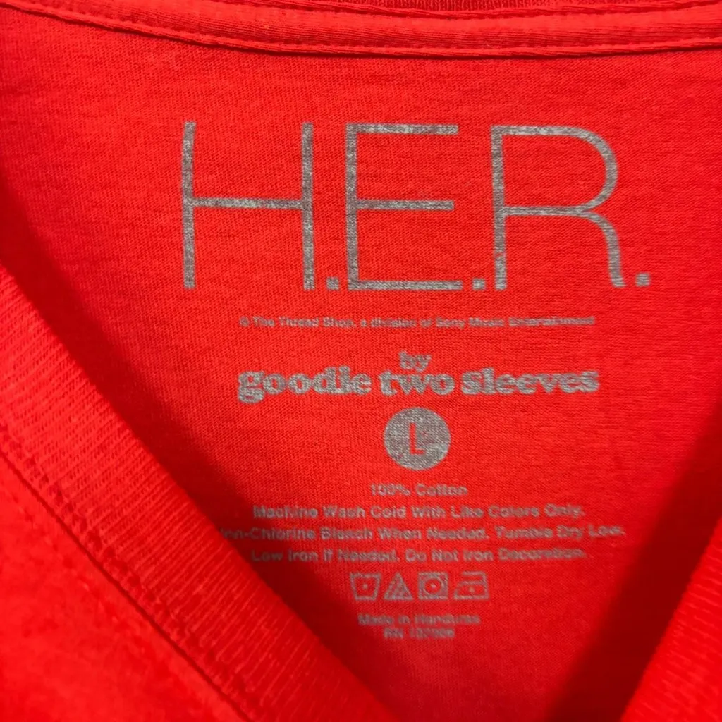 H.E.R Flowers Portrait Tshirt size large - Image 4